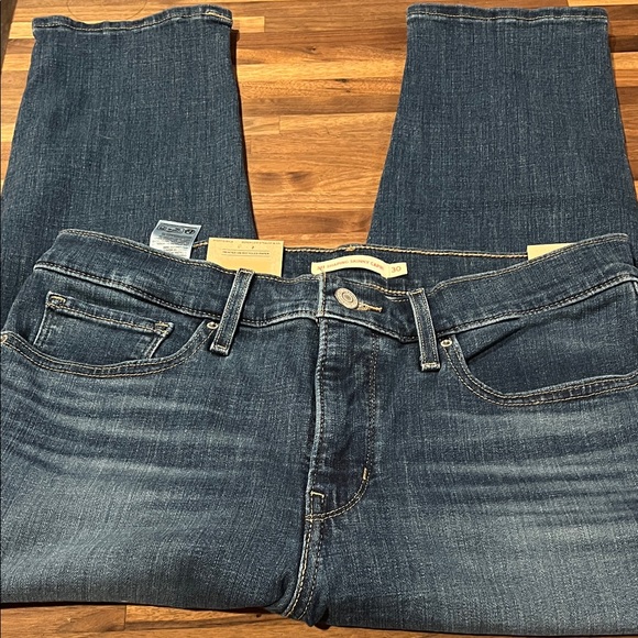 Levi's Women's 311 shaping skinny capris! - Picture 3 of 5